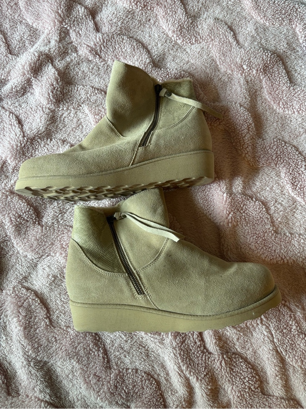 BearPaw Megan il oat color ankle boots! Women’s size 12.